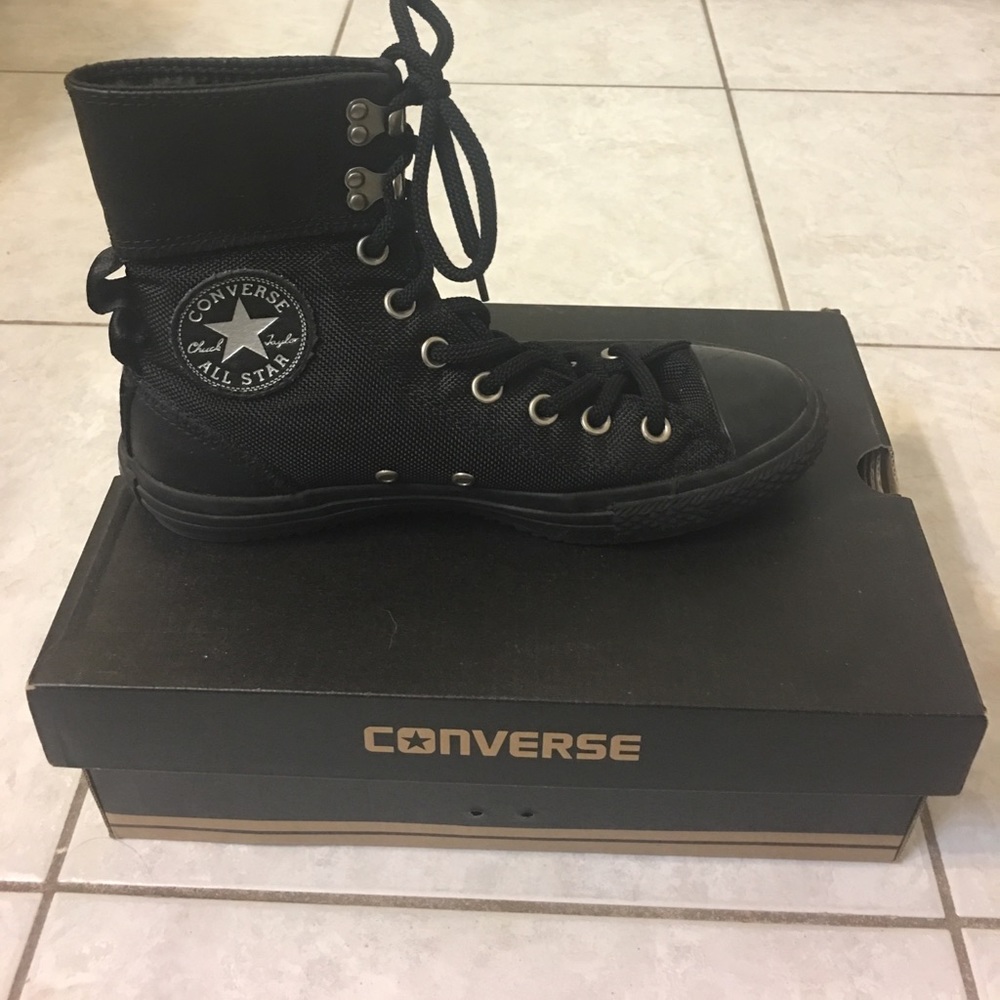 Sz. 7.5 all-black hightop converse. Barely worn!!