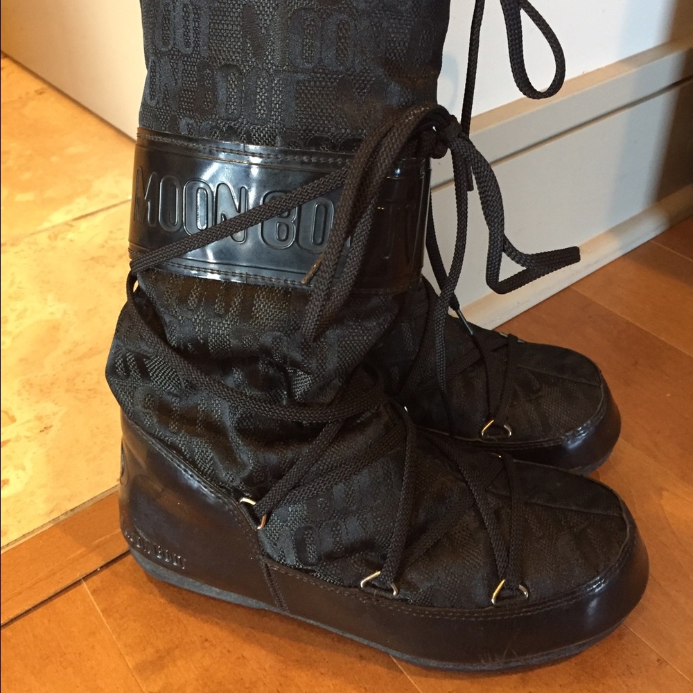 Moon boots