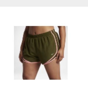 Nike Dry Tempo (Plus Size) 3" Running Shorts