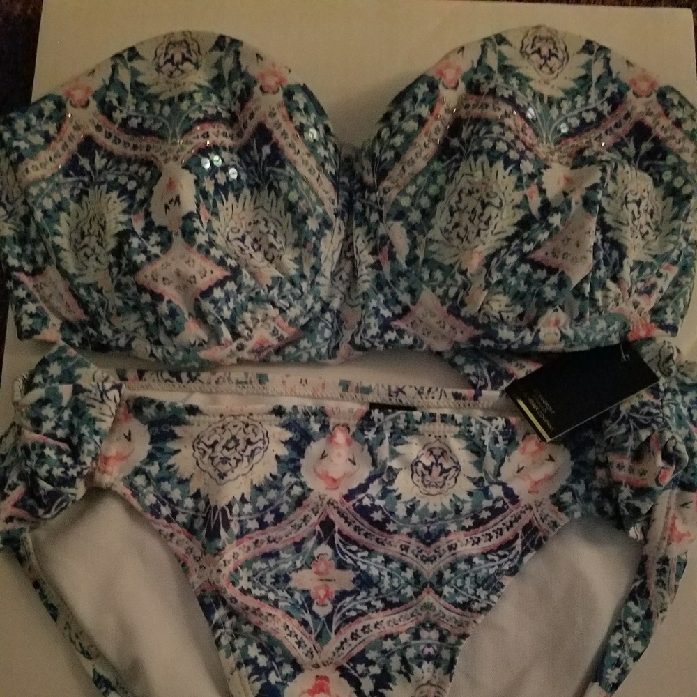 Bikini Set - Picture 2 of 4