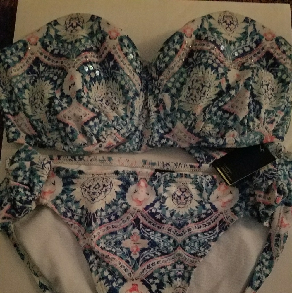 Bikini Set - Picture 3 of 4