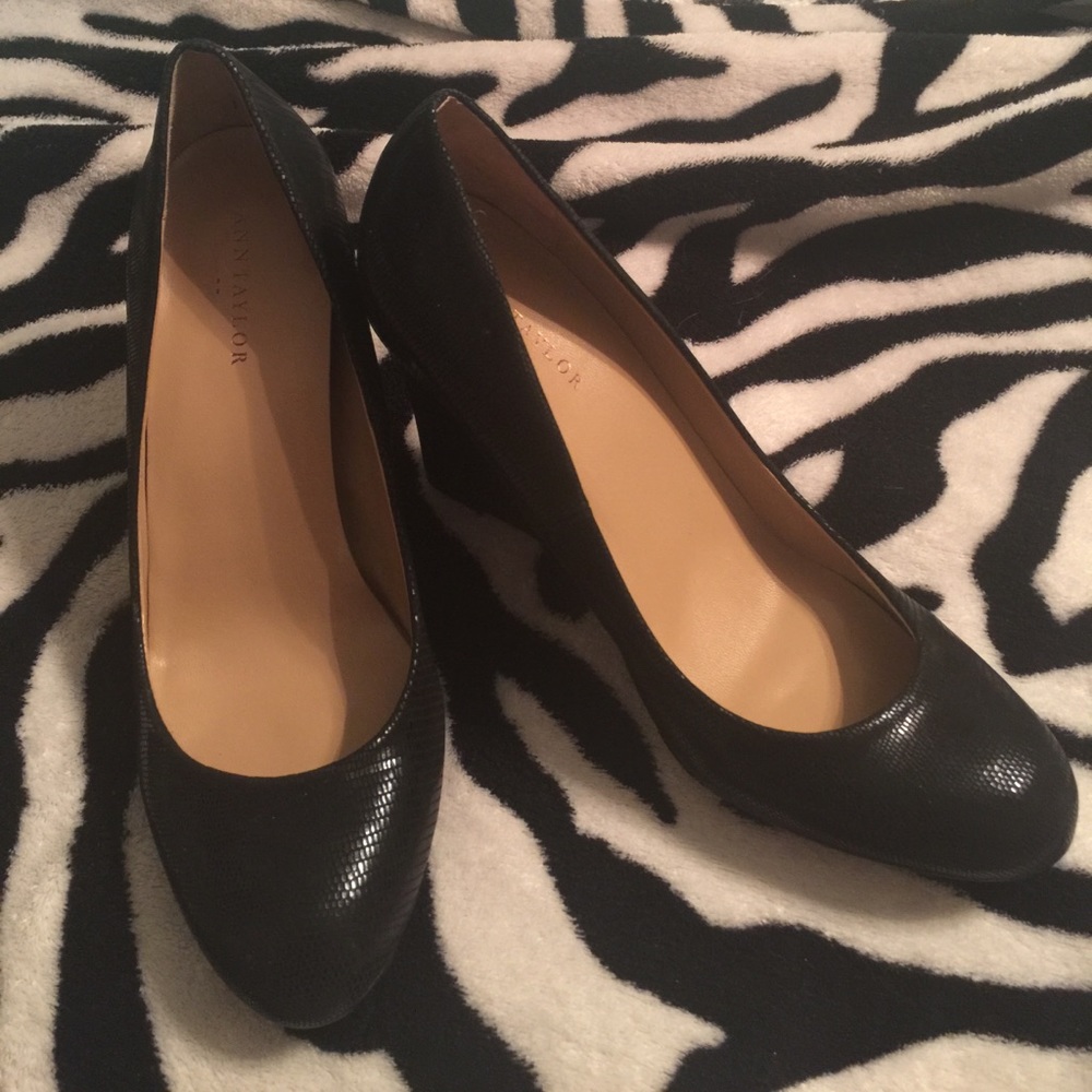 Ann Taylor Black Wedge