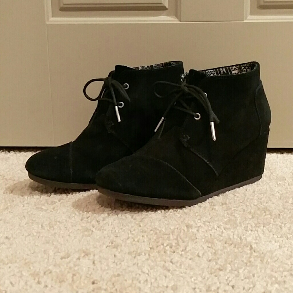 *Limited Time Left* TOMS Suede Black Desert Wedge
