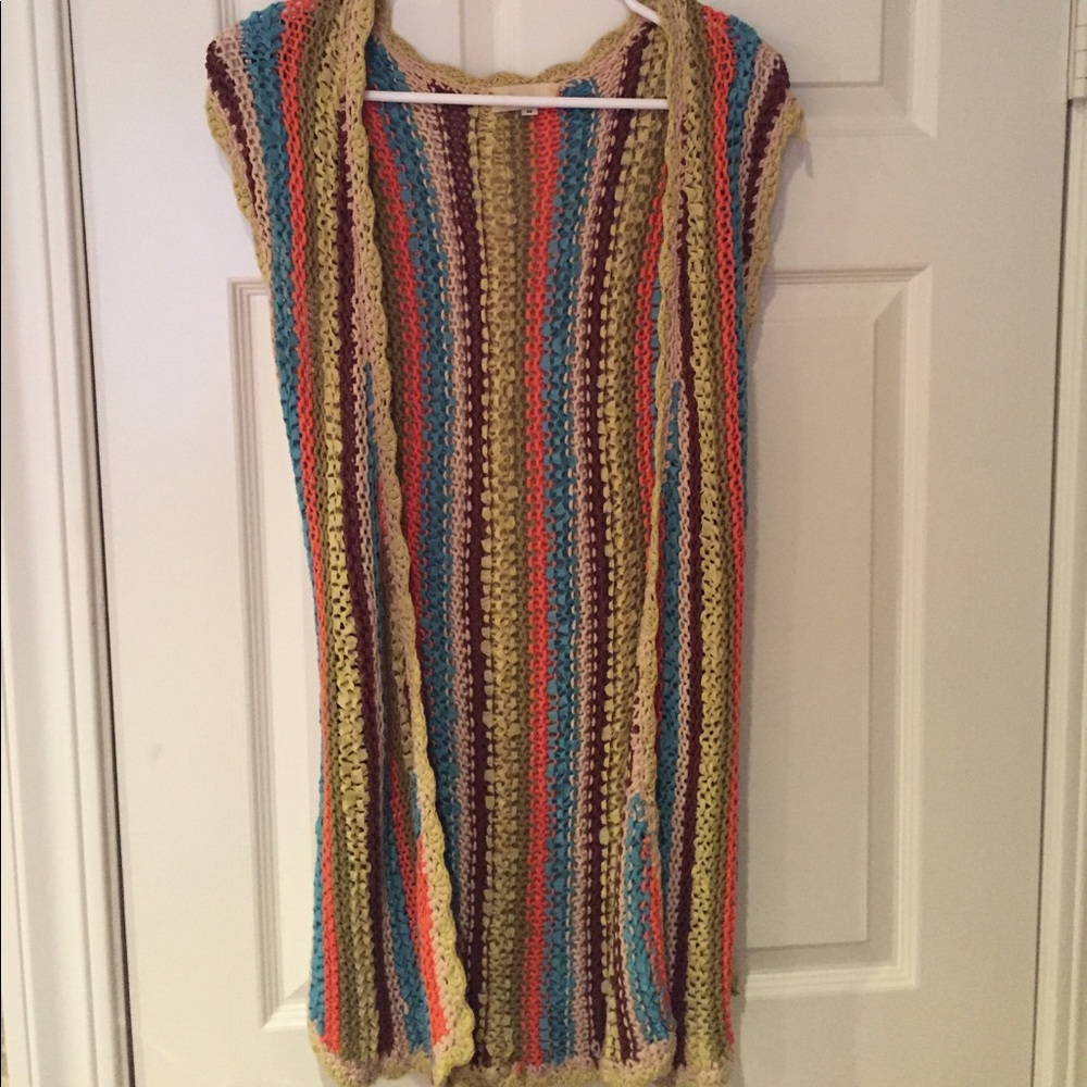 Multi colored sleeveless knitted kimono