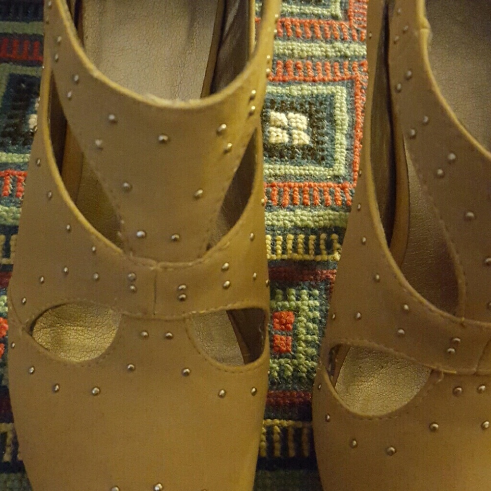 Studed heels - Picture 3 of 3