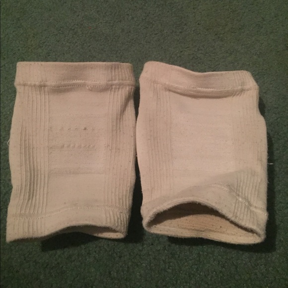 Asics Volleyball Knee Pads - Picture 3 of 3