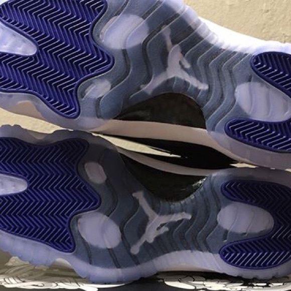 Space jam 11's - Picture 3 of 3