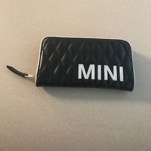 I'm iselling a Mini Cooper wallet