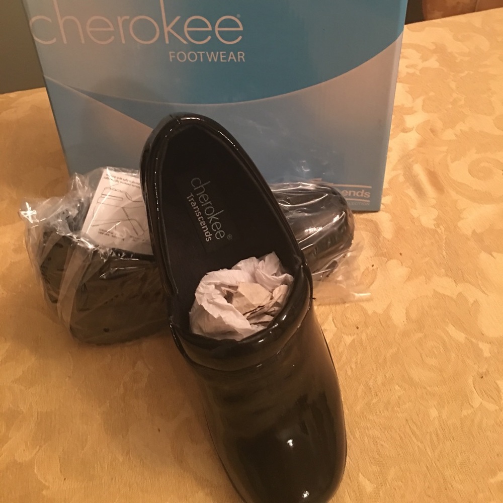 NIB Cherokee Clogs