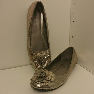 Cute gold flats, only worn once!