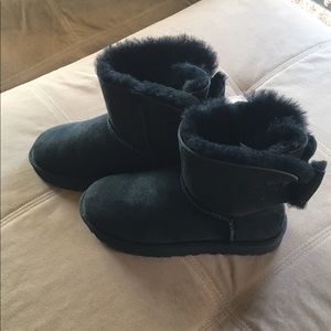 🆕Black lowtop Uggs