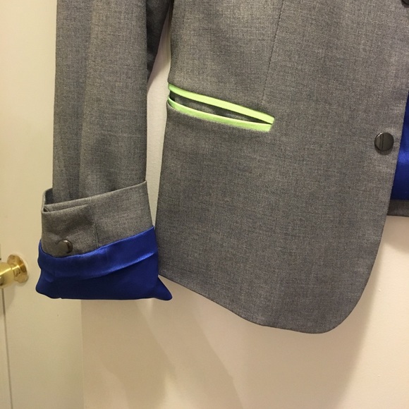 Tahari blazer - Picture 2 of 3