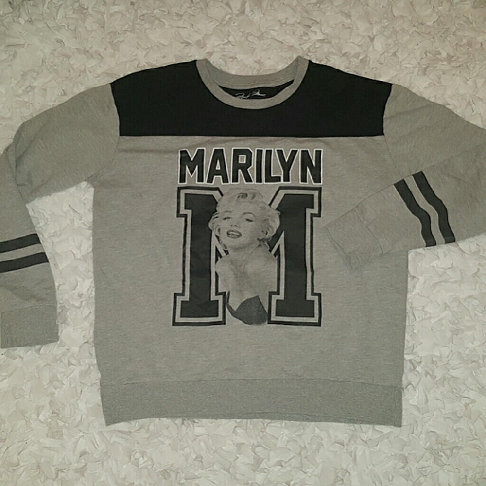 Marilyn Monroe light weight sweater large