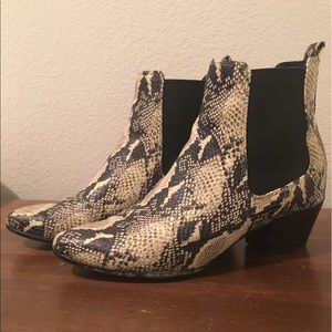 Sam Edelman Reesa Snake Booties