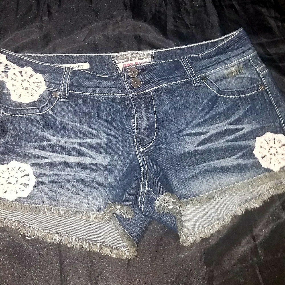 ⚛⚛SOLD⚛⚛Jean shorts with lace detail