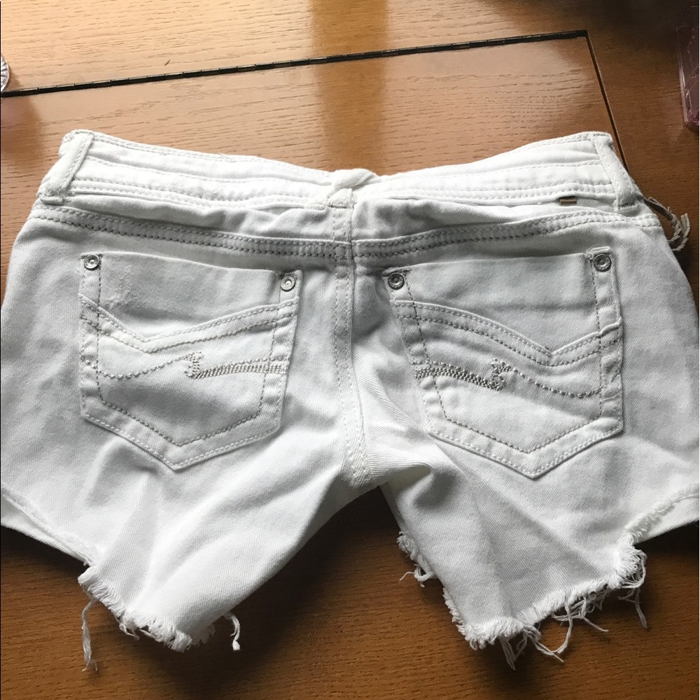 White shorts - Picture 3 of 4