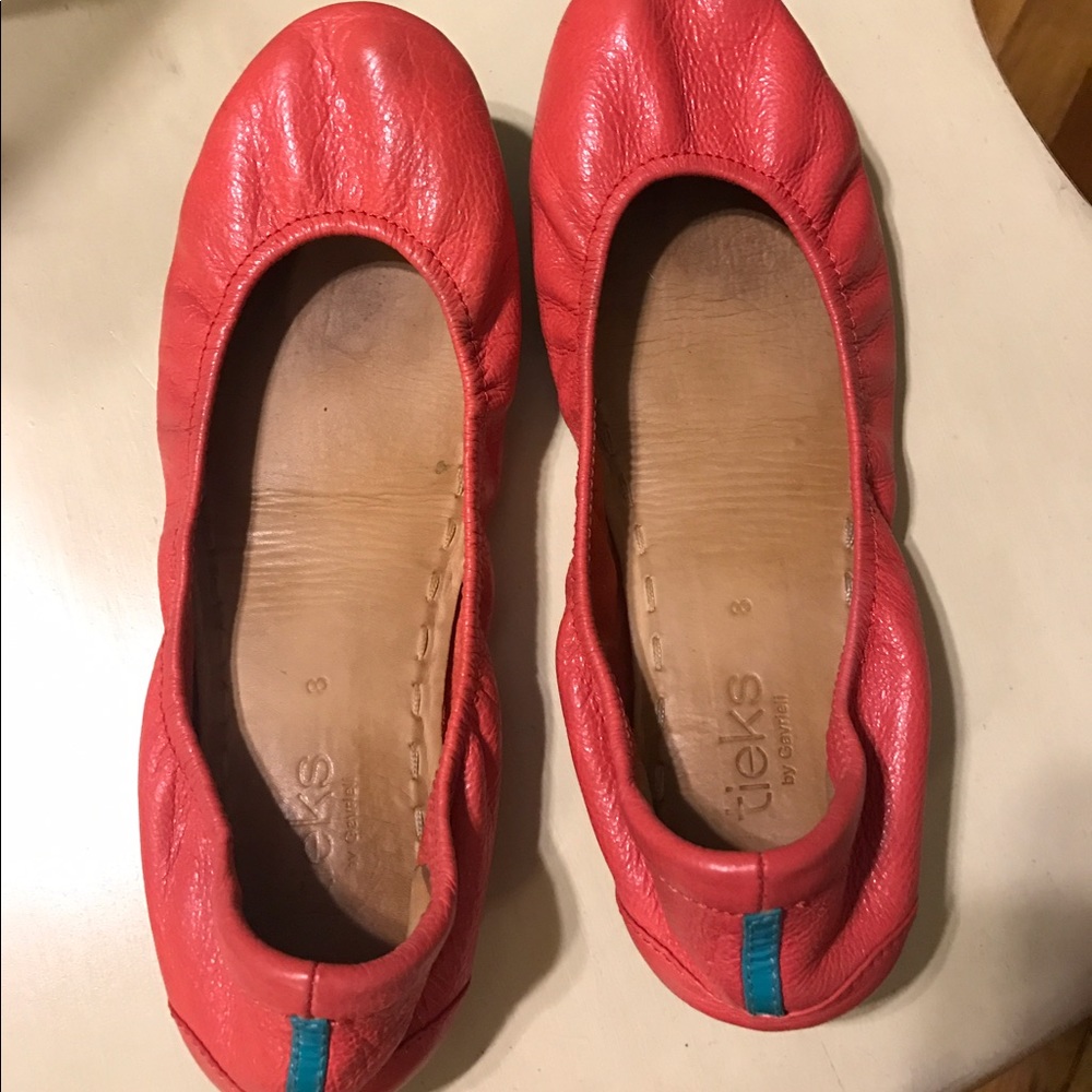 Size 8 EUC Poppy Tieks