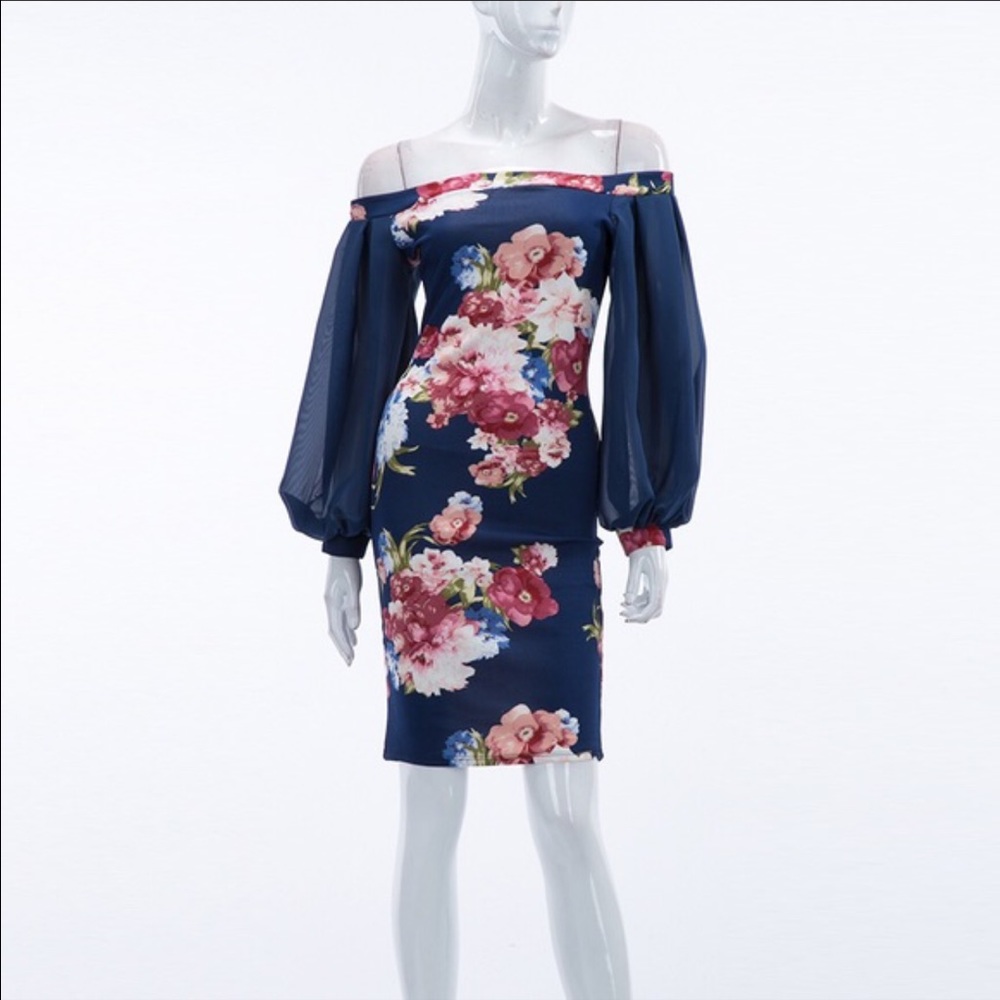 🔥WOW! 2 LEFT✨Very SOFT Navy Floral print dress