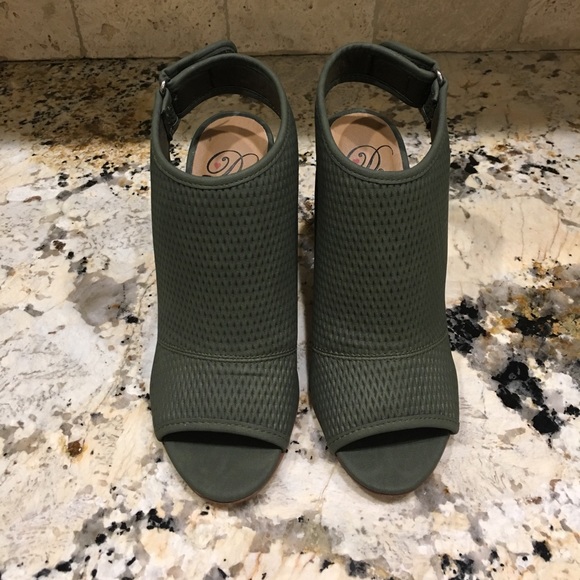 Peeptoe Ankle Boot with Velcro - Picture 3 of 4