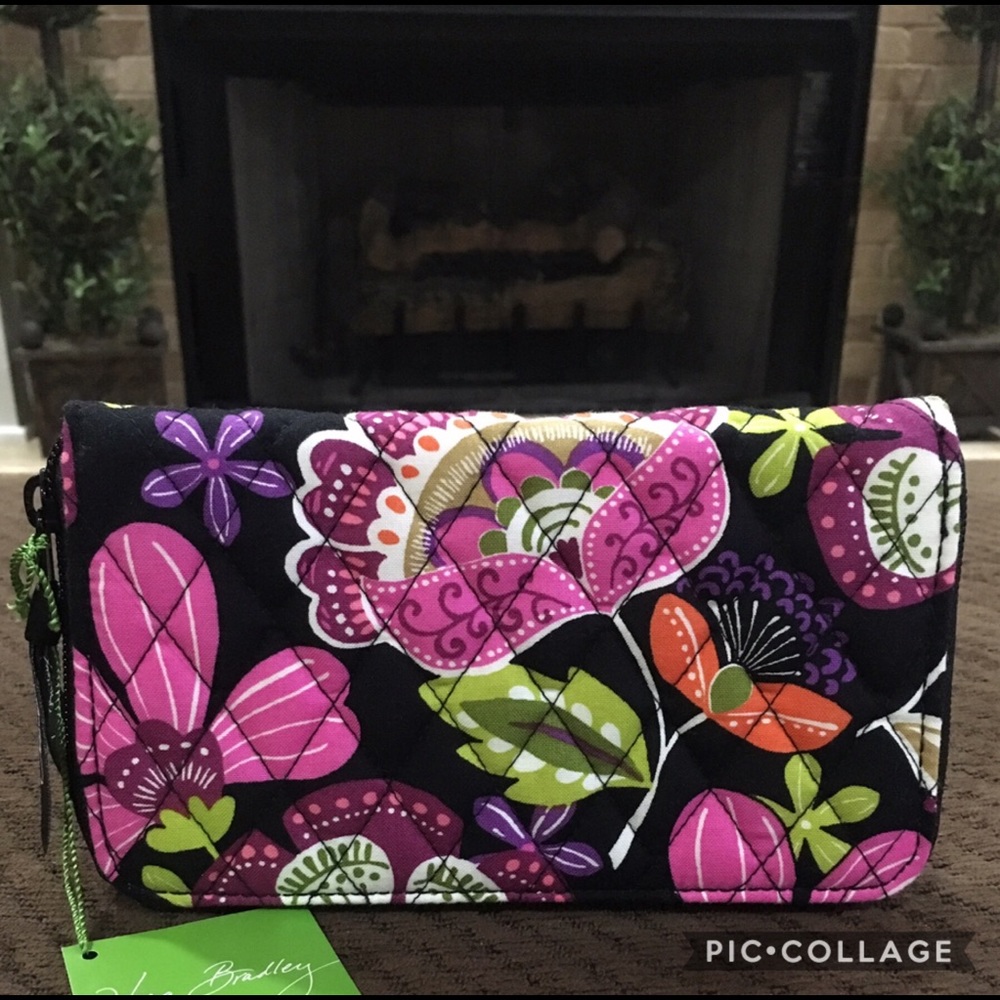 NWT! Authentic Vera Bradley Accordion Wallet