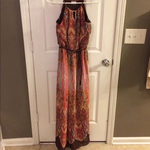 Belted long dress with short liner