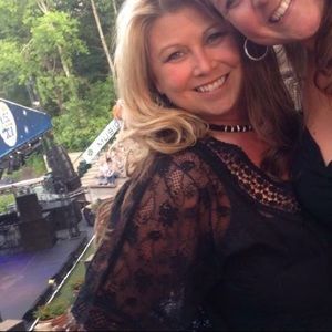 Lace vneck Candies blouse size xl