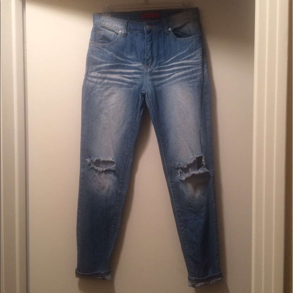 Signature 8 Capri Distressed Jeans