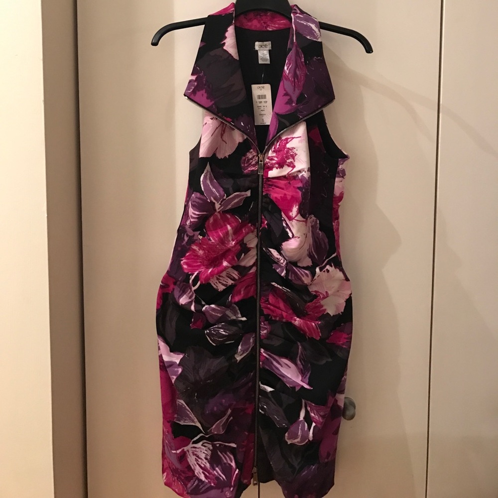 NEW Cachè Sleeveless Multi-Color Dress