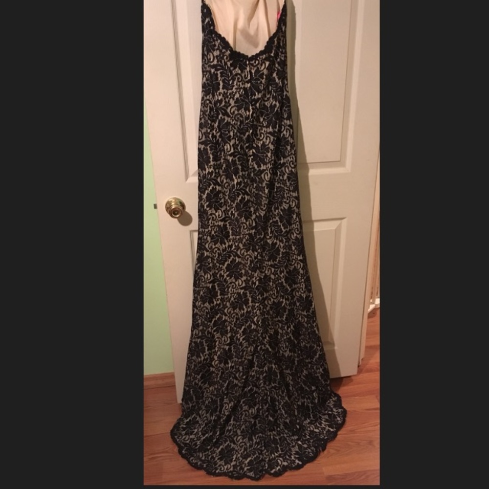 STUNNING👗🌷for Prom - Picture 2 of 3