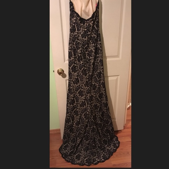 STUNNING👗🌷for Prom - Picture 2 of 3