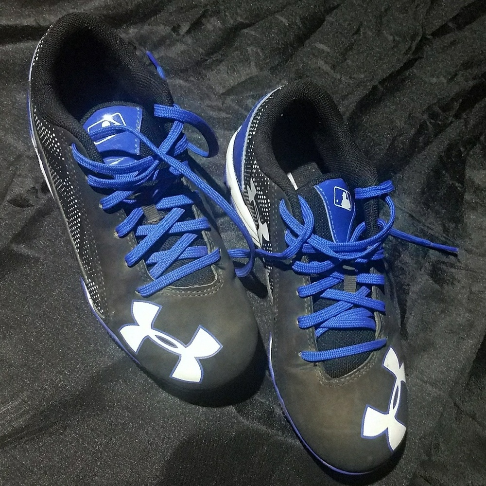 ✳✳SOLD✳✳💙💚Under Armour Softball cleats💚💙