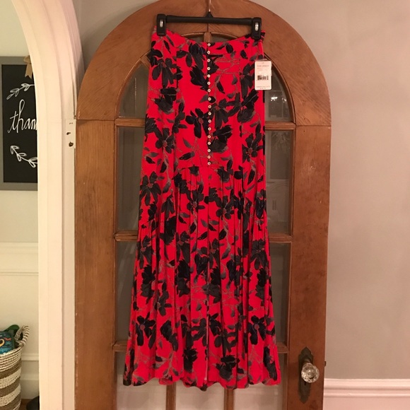 Free People Dresses & Skirts - FREE PEOPLE floral maxi skirt sz 2 gorgeous