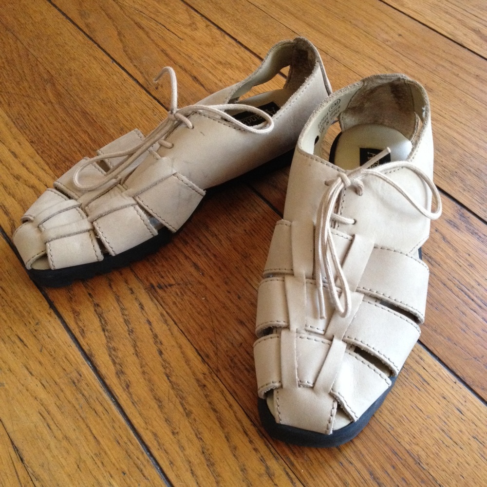 Vintage woven sandals
