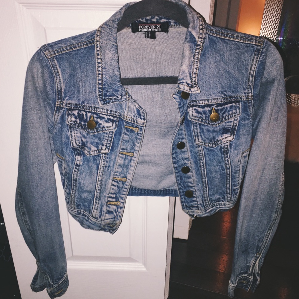 Cropped denim jacket