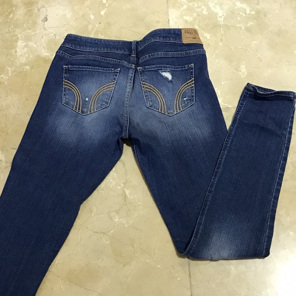 Hollister Low Rise Skinny Ripped Jeans - Picture 4 of 4