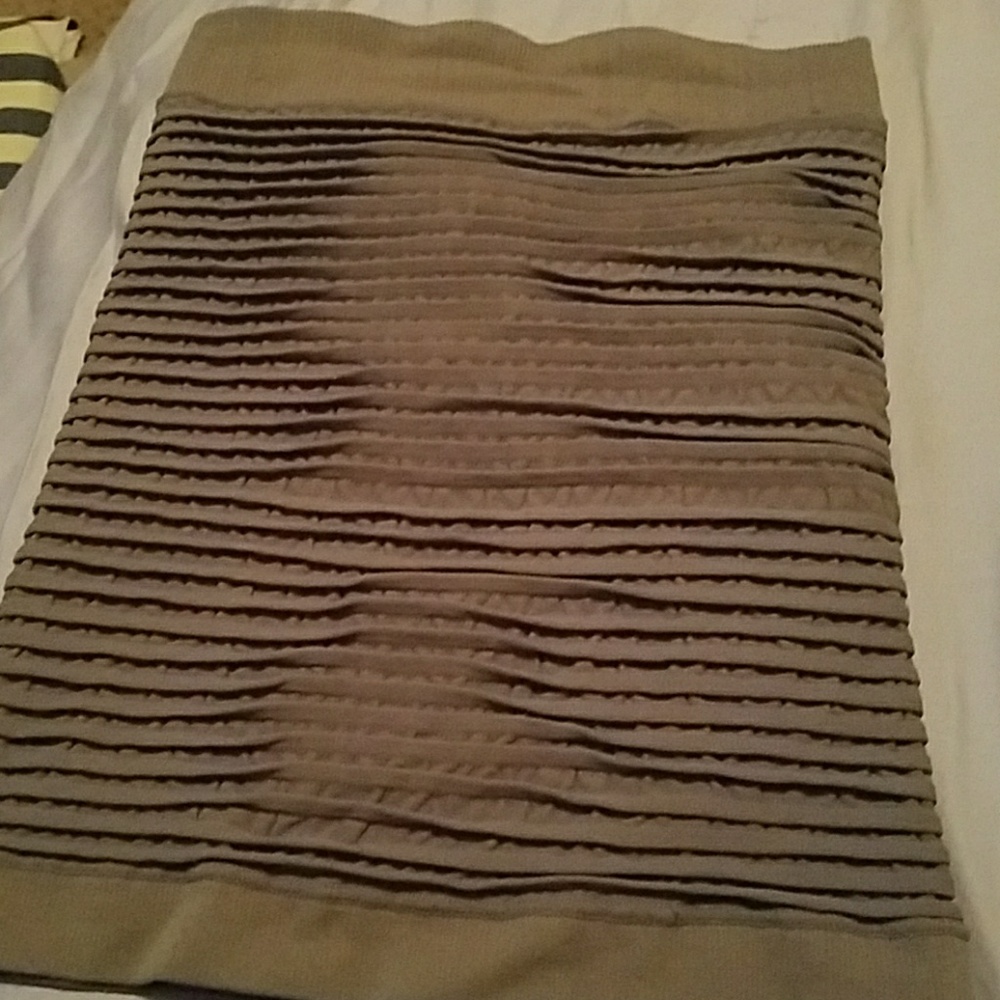 Bcbg gray skirt