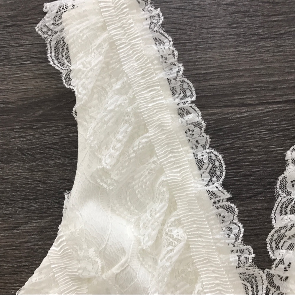 •Sale• White Lace Crop Top - Picture 6 of 7