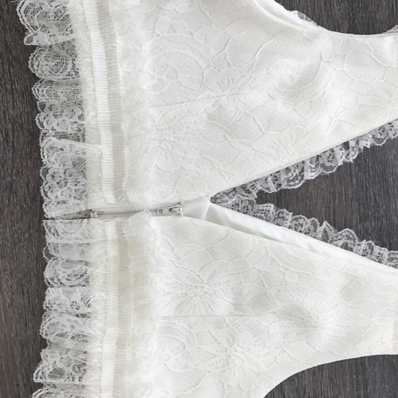 •Sale• White Lace Crop Top - Picture 2 of 7