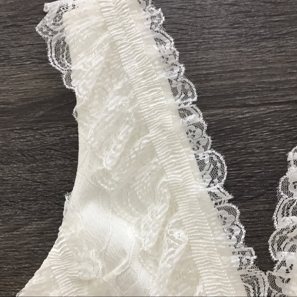 •Sale• White Lace Crop Top - Picture 6 of 7