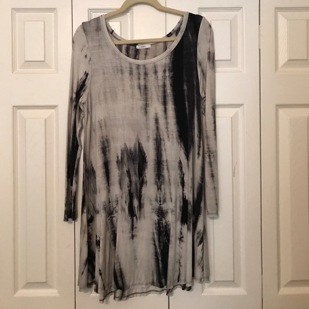 black and gray long sleeve dress