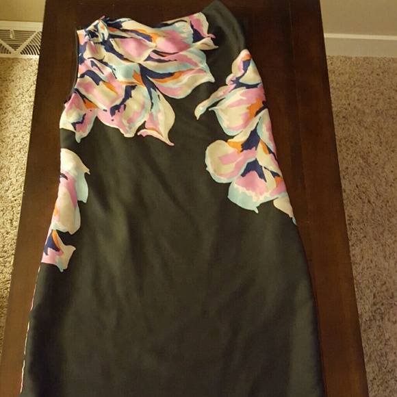 Light, flowy, flattering Loft dress - Picture 1 of 3