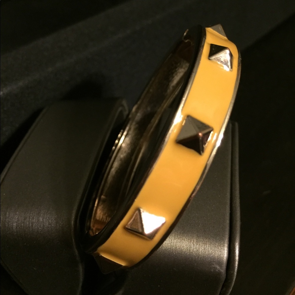 Rockstud yellow and gold bangle