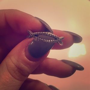 PANDORA Crossing Paths ring