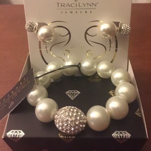 Oversized Traci Lynn Pearl bracelet with Earrings.