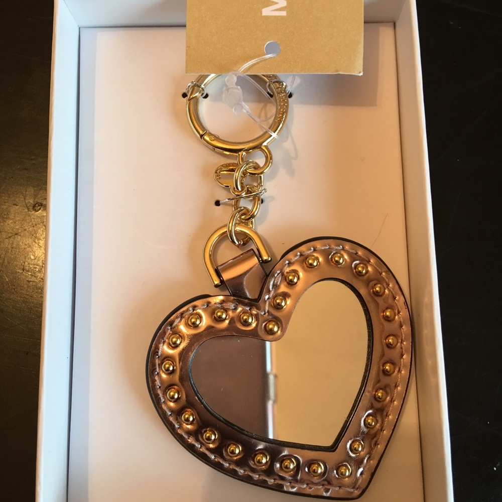 MICHAEL KORS HEART MIRROR KEY CHAIN