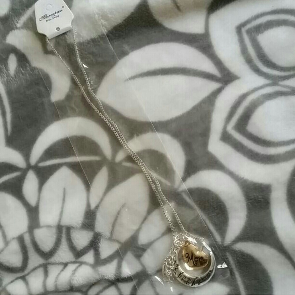 NWT Mom I love you Necklace - Picture 5 of 6