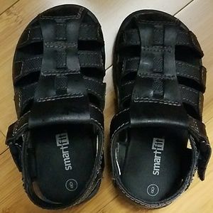 summer sandle in black for kids.