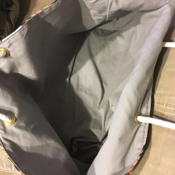 Weekender Tote - Picture 4 of 8