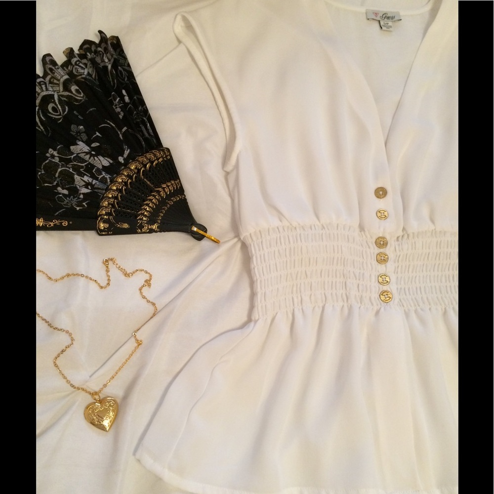 ❗️SOLD❗️Guess White Top - Picture 4 of 6