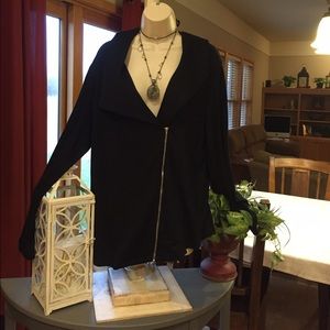 Zip up Black shirt size xl